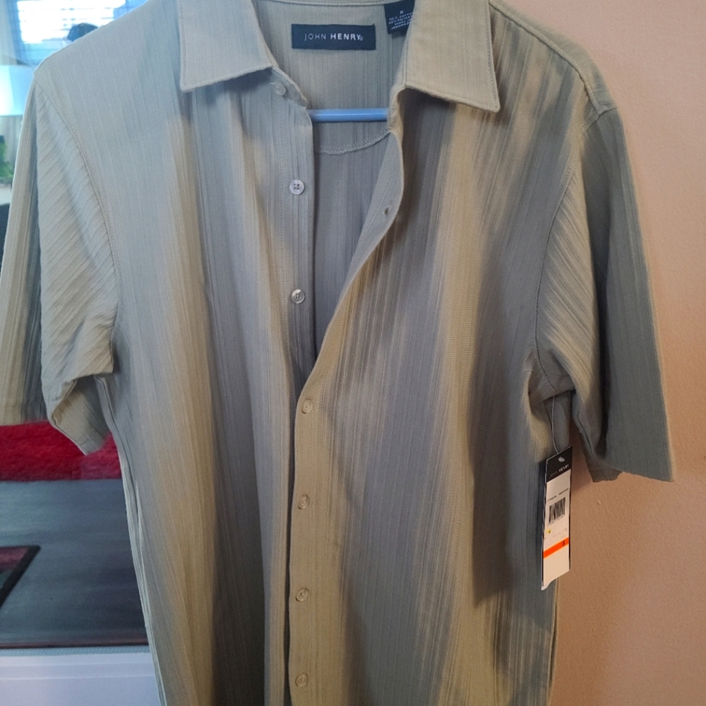 New Men's button front shirt